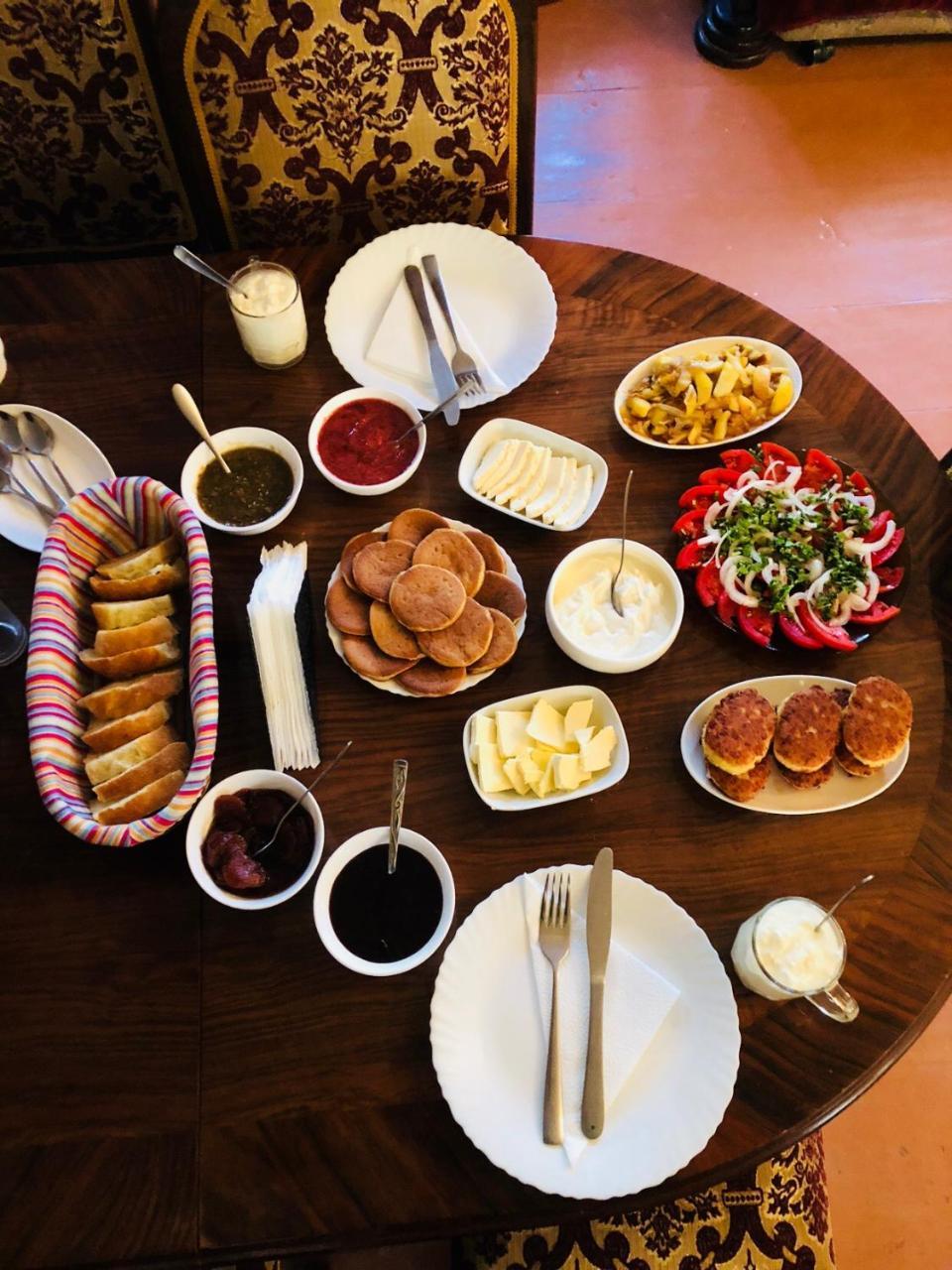 Travel Inn House Mestia • Მოგზაურის Სახლი ภายนอก รูปภาพ